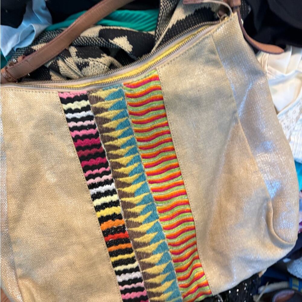 Anthropologie Jasper & Jeera gold and metallic colorful embroidered purse - Picture 4 of 4